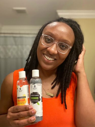 Customer photo review of Entire Peculiar Roots Locs & Natural Hair Box