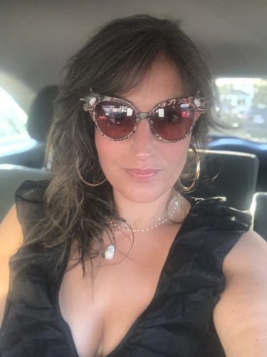 Customer photo review of SUNSET SWIRL CENTRAL PARK SUNGLASSES