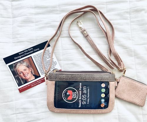 Customer photo review of Catchy Clutch