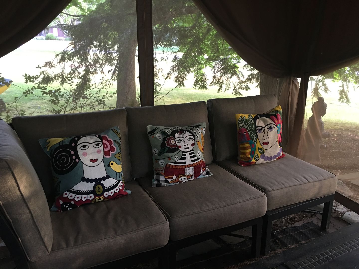 Customer photo review of Frida Kahlo Embroidery pillow Cases