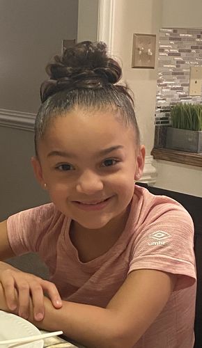 Customer photo review of JuvaBun Messy Bun
