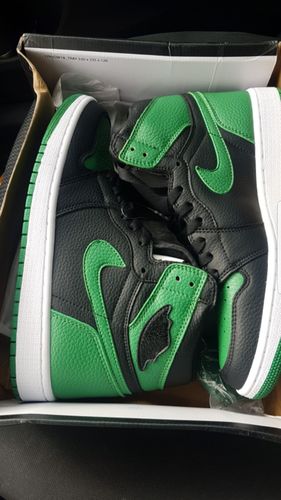 Customer photo review of Jordan 1 Retro “Pine Green Black”