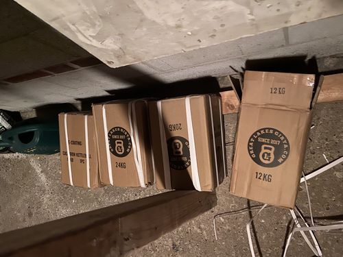 Customer photo review of The starter kit= 72kgs of E-Coated Cast Iron Kettlebell set