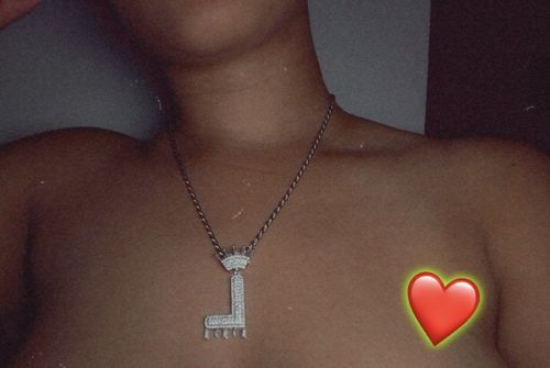 Customer photo review of COLLIER PENDENTIF LETTRE INITIALE COURONNE ROYAL