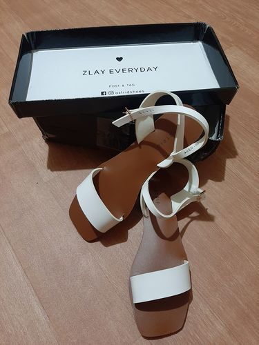 Customer photo review of Aven White