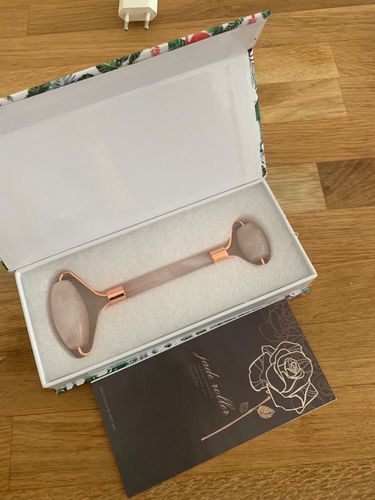 Customer photo review of Jade Face Roller - Smoother Skin Today