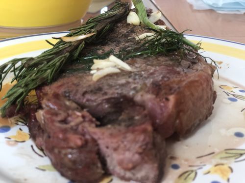 Reseña con foto de un cliente sobre New York Steak