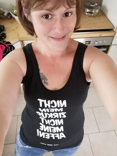 Customer photo review of Nicht mein Zirkus - Words on Shirts  - Frauen Tanktop