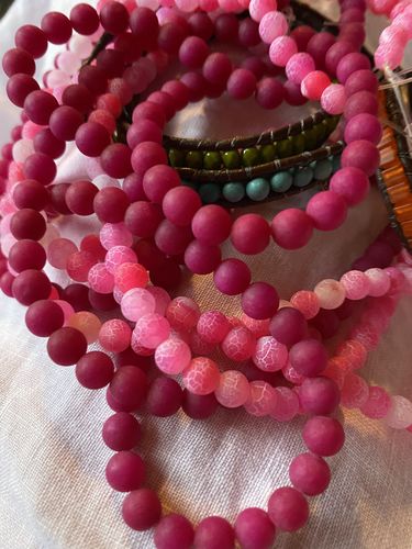 Customer photo review of 15" 6mm/8mm/10mm/12mm pink dream fire dragon veins frosted Agate Round beads Gemstone