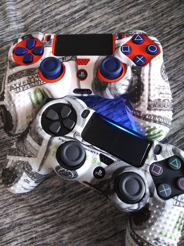 Customer photo review of Show Me The Money - PS4 Controller Skin