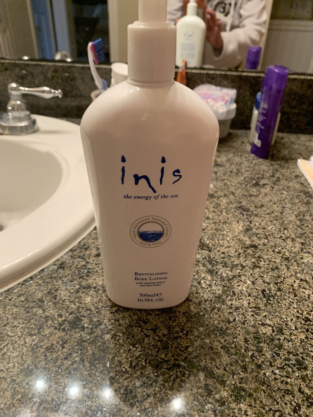 Customer photo review of Inis the Energy of the Sea Large Pump Bottle Revitalising Body Lotion 500ml/16.9 fl. oz