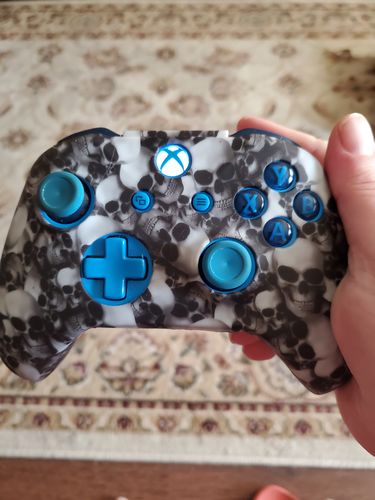 Customer photo review of White Skulls - XBOX One Controller Skin
