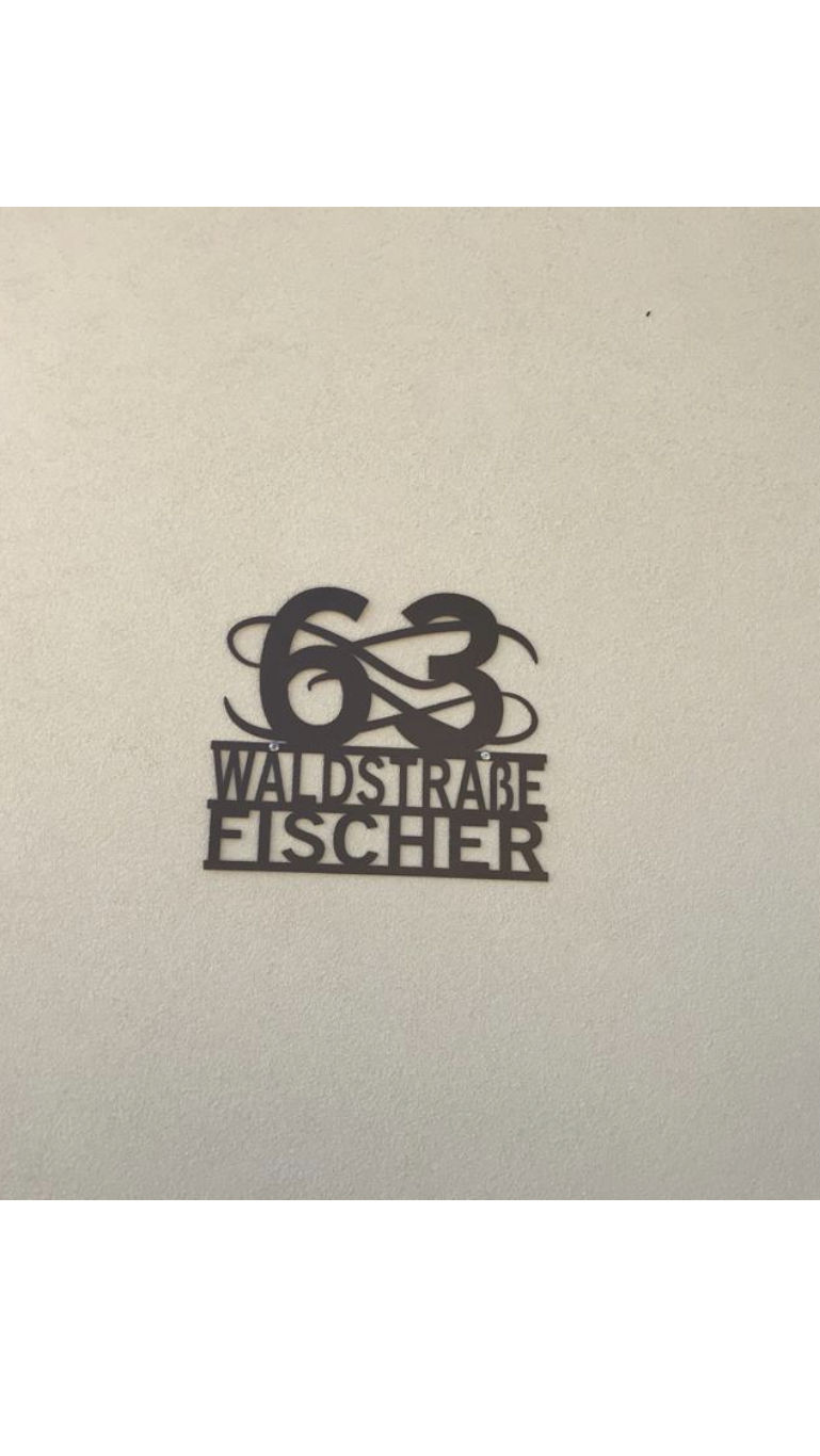 Customer photo review of Hausnummern-Monogramm "Ornamental Style" zweizeilig mit Namen (personalisierbar)
