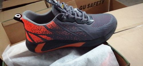 Customer photo review of FansGemacht S3 Atmungsaktive, verschleißfeste, bruchsichere und pannensichere Arbeitsschuhe