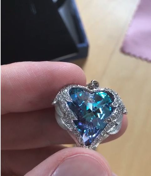 Customer photo review of Engelsflügel Halskette | Dein Schutzengel für unterwegs