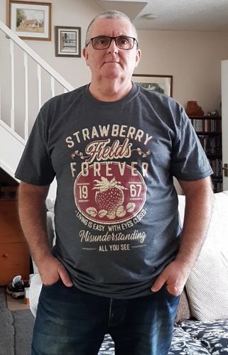 Customer photo review of The Beatles - Strawberry Fields Forever - Men's T-Shirt