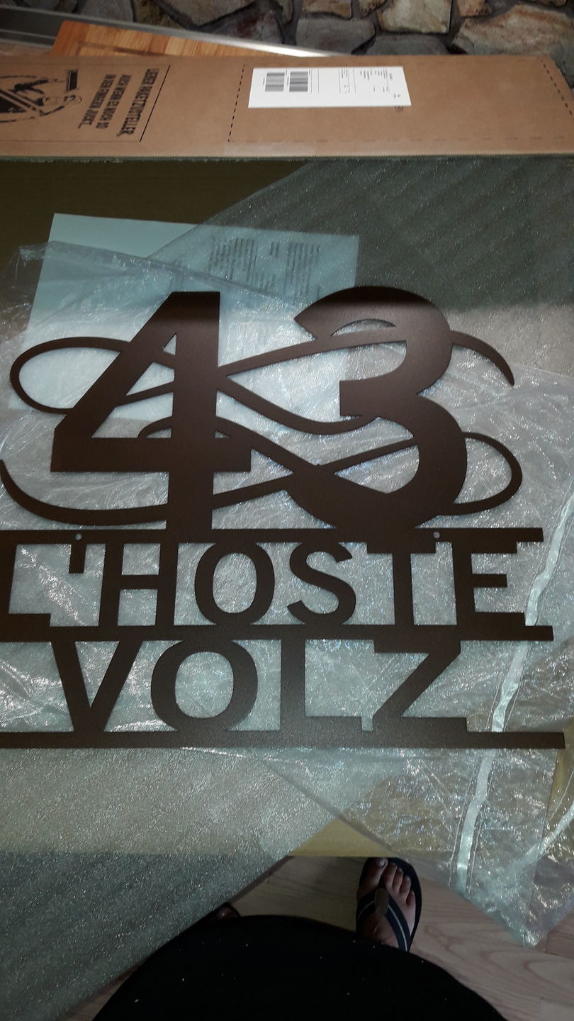 Customer photo review of Hausnummern-Monogramm "Ornamental Style" zweizeilig mit Namen (personalisierbar)