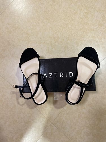 Customer photo review of Mazey Black