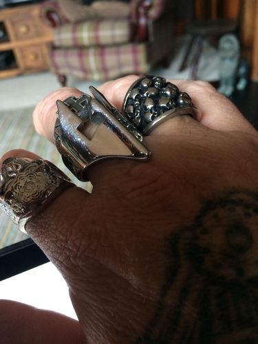 Customer photo review of FALLEN SKULLS RING