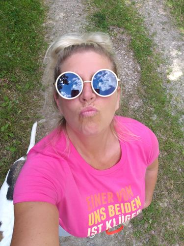 Customer photo review of Einer von uns beiden Words on Shirts PR  - Damen Premium Organic Shirt