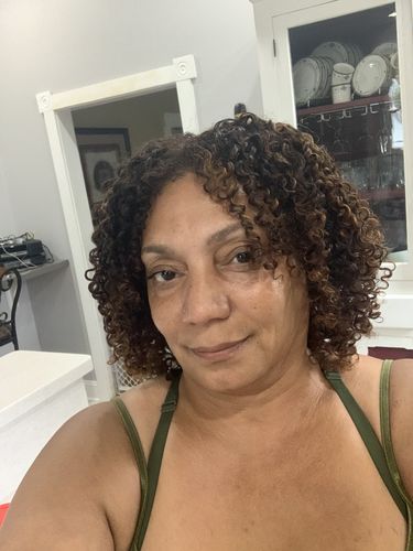 Customer photo review of Curly Hair Wash and Go System with Organic Castor Oil for Strengthening Hair with  Vanilla Berry Fragrance (Step 1 - 4)