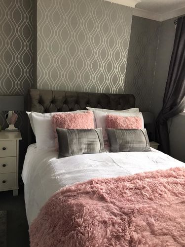 Customer photo review of Akasa Chesterfield Sleigh Bed