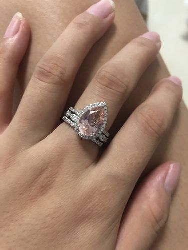 Customer photo review of Louily Halo Pear Cut Synthetic Morganite 3-Pieces Wedding Ring Set