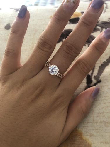 Customer photo review of Louily Rose Gold Classic Round Cut Wedding Ring Set