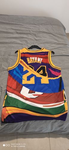 Customer photo review of BRYANT Kobe "CAREER" imprimé