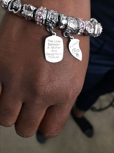 Customer photo review of Father Daughter Eternal Love Keychain & Bracelet Set