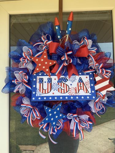 Customer photo review of 5 Ways To Use DecoMesh for Wreaths
