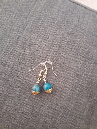 Customer photo review of BOUCLES SOLO APATITE BLEU plaqué or