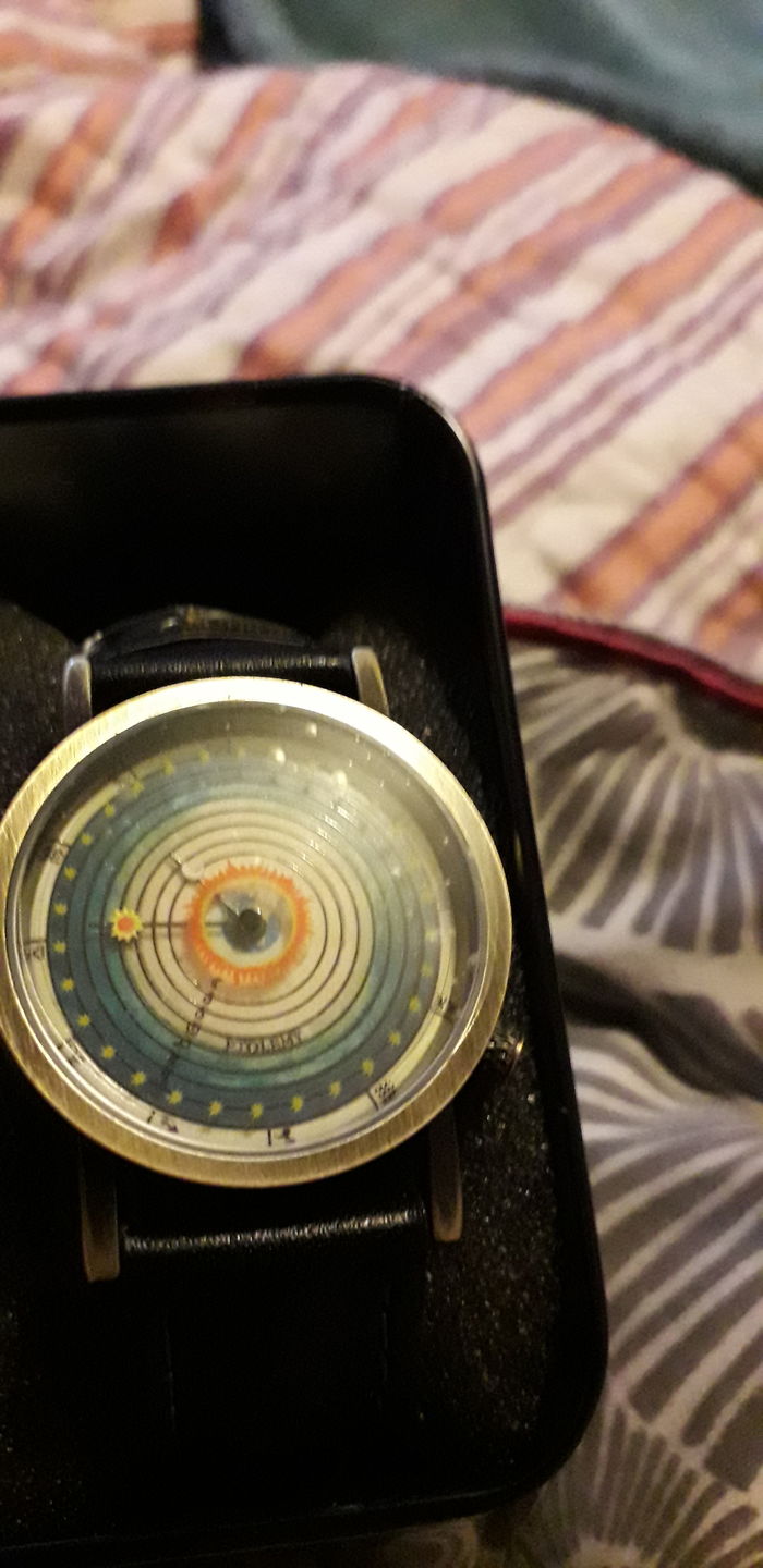 Customer photo review of Reloj Análogo Philosophers Guild Sistema de Ptolomeo 33mm