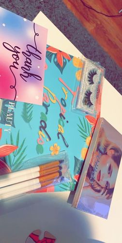 Customer photo review of Tropical Paradise Palette