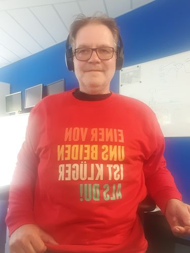 Customer photo review of Einer von uns beiden - Words on Shirts  - Unisex Pullover