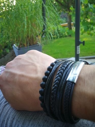Customer photo review of Zedernholz Armband