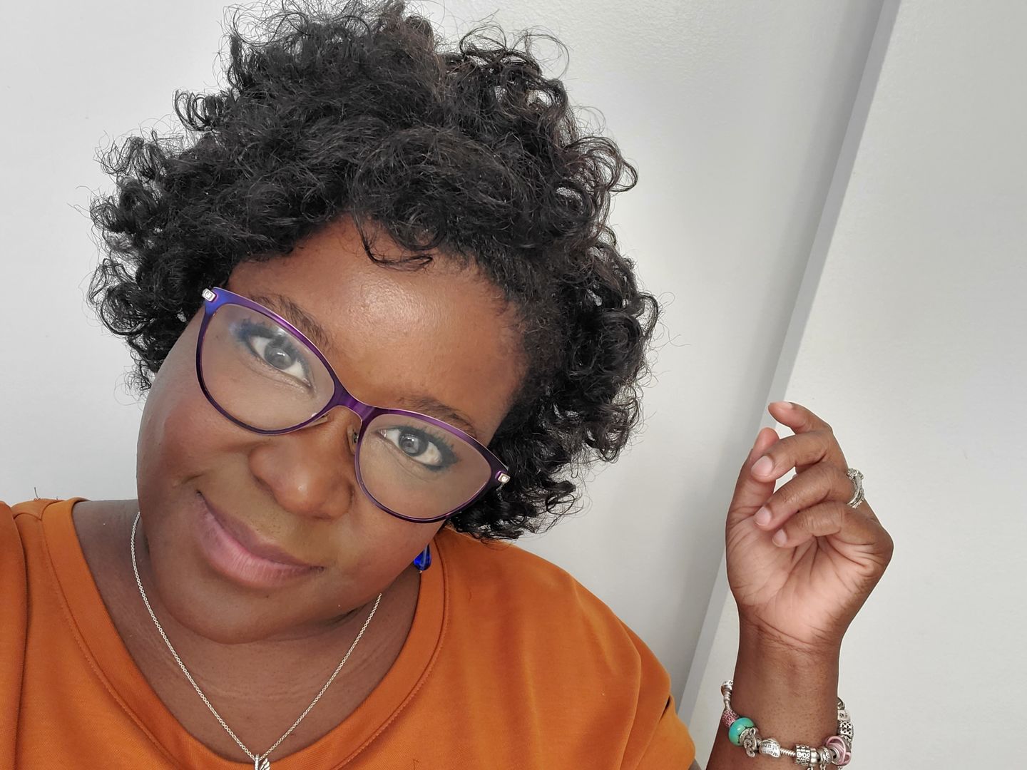 Customer photo review of Hair Growth Serum for Curly Hair with Organic Jojoba Oil for Moisturizing and Lavender Fragrance
