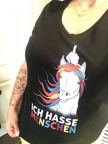 Customer photo review of Ich hasse Menschen - Words on Shirts  - V-Neck Damenshirt