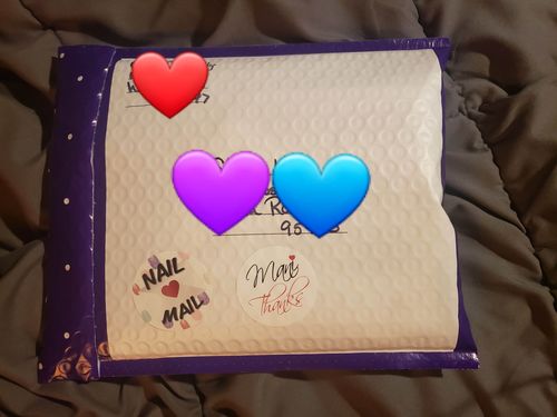 Customer photo review of Nail Mail Round Stickers