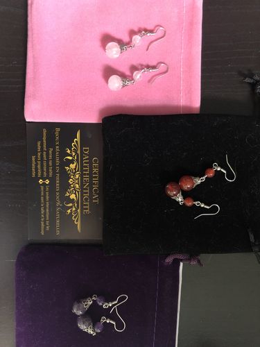 Customer photo review of BOUCLES PENDANTE AMETHYSTE