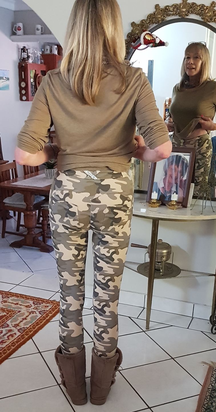 Customer photo review of High waist Butt lifting Jeggings - Black