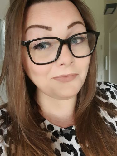 Customer photo review of Diamond Flick & Stick Adhesive Eyeliner Set