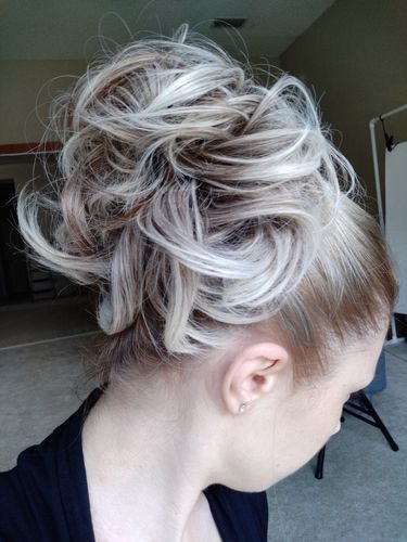 Customer photo review of JuvaBun Messy Bun