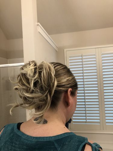 Customer photo review of JuvaBun Messy Bun