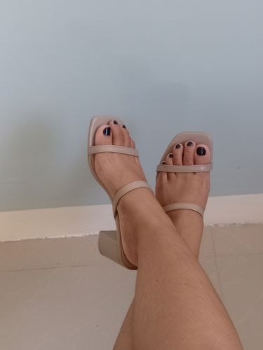 Customer photo review of Kylie Taupe