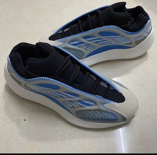 Customer photo review of adidas Yeezy 700 V3 Alvah