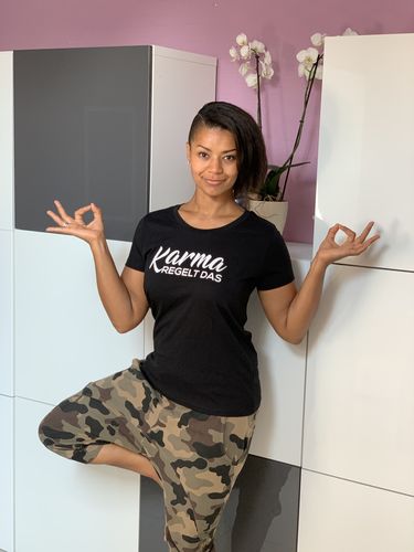 Customer photo review of Karma regelt das - Words on Shirts  - Damenshirt