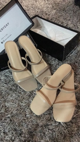 Customer photo review of Kylie Taupe
