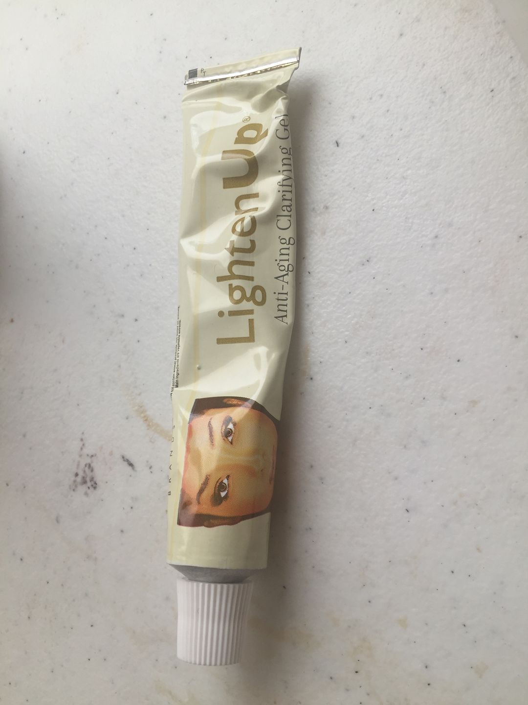 Customer photo review of Omic LightenUp Anti-Aging Clarifying Gel - 30g / 1 Oz