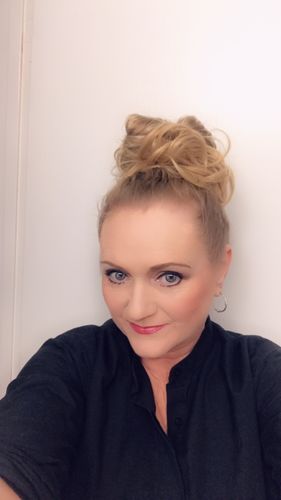 Customer photo review of JuvaBun Messy Bun